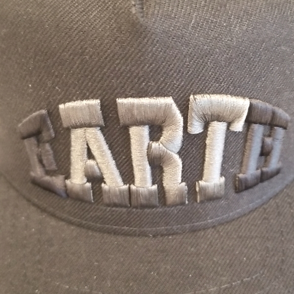 Designer cap "EARTH" - Picture 3 of 5